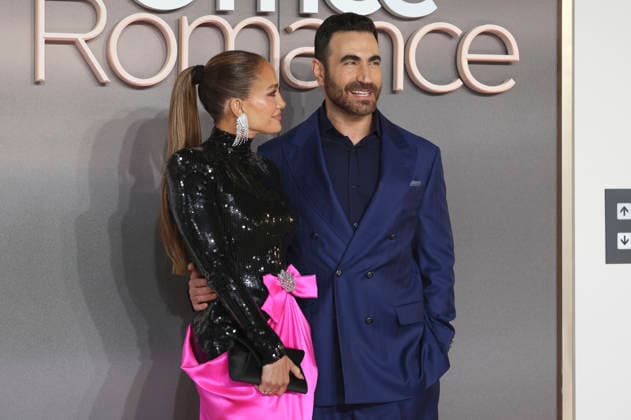 Jennifer Lopez and Brett Goldstein at the premiere of the Netflix film Office Romance at the BFI Southbank London, 03 06 2026 Foto:xD.xJonesx xFuturexImagex romance_london_6617