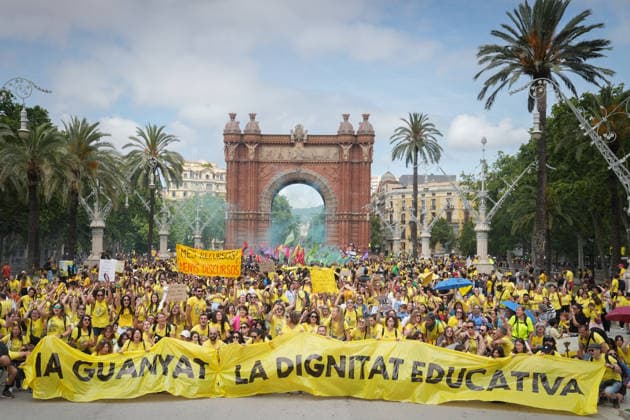 News Bilder des Tages Teachers rally in Barcelona to demand labor improvements Education workers during a demonstration, June 5, 2026, in Barcelona, Catalonia Spain The demonstration, called by the unions Ustec-Stes, CGT Ensenyament and Intersindical, demand a salary increase higher than that agreed by the Government with CCOO and UGT, the reduction of ratios, more resources for inclusive schools, more staff in the centers and less bureaucracy, as well as the reopening of a specific negotiating table and the presentation of a real proposal for labor improvements by the Ministry of Education 05 JUNE 2026 Espana  Copyright: xDavidxZorraquinox 7572996