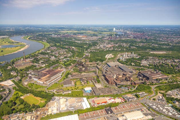 Aerial view, industrial area with ArcelorMittal steelworks and Linde Gas, view to Walsum, Laar, Duisburg, Ruhr area, North Rhine-Westphalia, Germany ATTENTIONxMINDESTHONORARx60xEURO