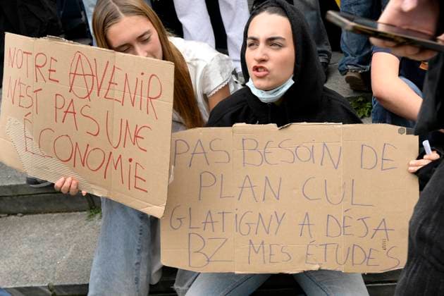 Protest Against Police Violence 08 06 2026 BRUSSELS, BELGIUM - Staff, teachers and students protest police violence outside the Palace of Justice pictured on June 08, 2026 in Brussels, Belgium, 08 06 2026 Brussels Belgium  Copyright: xPhilipxReynaersx