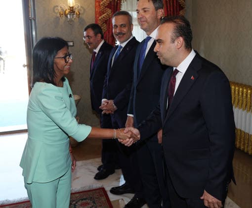 Turkish President Erdogan meets Venezuelan Interim President Delcy Rodriguez in Istanbul ISTANBUL, TURKIYE - JUNE 8: (----EDITORIAL USE ONLY - MANDATORY CREDIT - TURKISH PRESIDENCY MUSTAFA KAMACI HANDOUT - NO MARKETING NO ADVERTISING CAMPAIGNS - DISTRIBUTED AS A SERVICE TO CLIENTS----) Venezuelan Interim President Delcy Rodriguez shakes hands with Minister of Industry and Technology Mehmet Fatih Kacir (R), alongside Minister of Energy and Natural Resources Alparslan Bayraktar (2nd R), Turkish Vice President Cevdet Yilmaz (4th R) and Foreign Minister Hakan Fidan (3rd R) during a meeting at the Presidential Dolmabahce Office in Istanbul, Turkiye, on June 8, 2026. TUR Presidency Mustafa Kamaci Anadolu Istanbul Turkey. Editorial use  Copyright: x2026xAnadoluxTURxPresidencyx xMustafaxKamacix