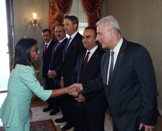 Turkish President Erdogan meets Venezuelan Interim President Delcy Rodriguez in Istanbul ISTANBUL, TURKIYE - JUNE 8: (----EDITORIAL USE ONLY - MANDATORY CREDIT - TURKISH PRESIDENCY MUSTAFA KAMACI HANDOUT - NO MARKETING NO ADVERTISING CAMPAIGNS - DISTRIBUTED AS A SERVICE TO CLIENTS----) Venezuelan Interim President Delcy Rodriguez shakes hands with Minister of Trade Omer Bolat (R) alongside Minister of Industry and Technology Mehmet Fatih Kacir (2nd R), Minister of Energy and Natural Resources Alparslan Bayraktar (3rd R), Turkish Vice President Cevdet Yilmaz (5th R) and Foreign Minister Hakan Fidan (4th R) during a meeting at the Presidential Dolmabahce Office in Istanbul, Turkiye, on June 8, 2026. TUR Presidency Mustafa Kamaci An  Copyright: x2026xAnadoluxTURxPresidencyx xMustafaxKamacix