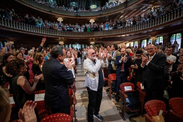 The writer Biel Mesquida receives the Premi d Honor de les Lletres Catalanes Biel Mesquida during the presentation of the Premi d Honor de les Lletres Catalanes, at the Palau de la Música Catalana, on June 8, 2026, in Barcelona, Catalonia Spain Biel Mesquida receives the Premi dHonor de les Lletres Catalanes in recognition of his outstanding literary career and his contribution to the Catalan culture Lorena Sopê Espana  Copyright: xLorenaxSopÃªnax 7582592