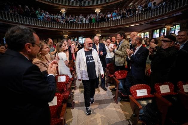The writer Biel Mesquida receives the Premi d Honor de les Lletres Catalanes Biel Mesquida during the presentation of the Premi d Honor de les Lletres Catalanes, at the Palau de la Música Catalana, on June 8, 2026, in Barcelona, Catalonia Spain Biel Mesquida receives the Premi dHonor de les Lletres Catalanes in recognition of his outstanding literary career and his contribution to the Catalan culture Lorena Sopê Espana  Copyright: xLorenaxSopÃªnax 7582596