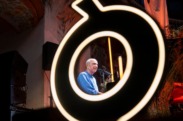 The writer Biel Mesquida receives the Premi d Honor de les Lletres Catalanes Lluís Llach during the presentation of the Premi d Honor de les Lletres Catalanes, at the Palau de la Música Catalana, on June 8, 2026, in Barcelona, Catalonia Spain Biel Mesquida receives the Premi dHonor de les Lletres Catalanes in recognition of his outstanding literary career and his contribution to Catalan culture Lorena Sopê Espana  Copyright: xLorenaxSopÃªnax 7582609