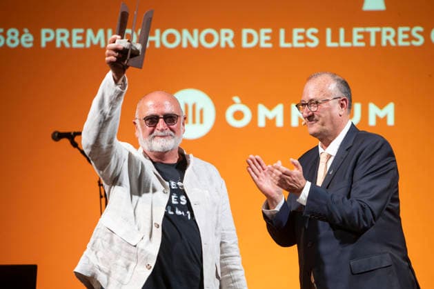 The writer Biel Mesquida receives the Premi d Honor de les Lletres Catalanes Biel Mesquida and Xavier Antich during the presentation of the Premi d Honor de les Lletres Catalanes, at the Palau de la Música Catalana, on June 8, 2026, in Barcelona, Catalonia Spain Biel Mesquida receives the Premi dHonor de les Lletres Catalanes in recognition of his outstanding literary career and his contribution to Catalan culture Lorena Sopê Espana  Copyright: xLorenaxSopÃªnax 7582617