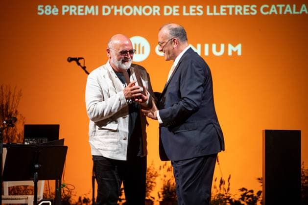The writer Biel Mesquida receives the Premi d Honor de les Lletres Catalanes Biel Mesquida and Xavier Antich during the presentation of the Premi d Honor de les Lletres Catalanes, at the Palau de la Música Catalana, on June 8, 2026, in Barcelona, Catalonia Spain Biel Mesquida receives the Premi dHonor de les Lletres Catalanes in recognition of his outstanding literary career and his contribution to Catalan culture Lorena Sopê Espana  Copyright: xLorenaxSopÃªnax 7582618