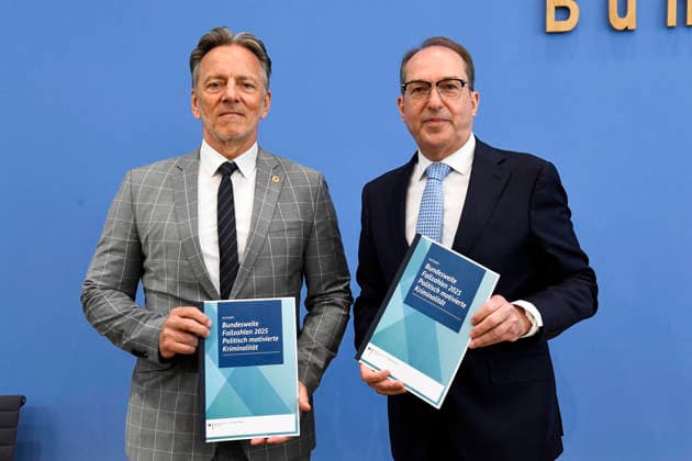 ABB BPK Holger Münch Muench President of the Federal Criminal Police Office BKA Alexander Dobrindt Federal Minister of the Interior CSU Politician Presentation of the statistics of politically motivated crime PMK 2025 at the BPK Federal Press Conference on 09 06 2026 in Berlin Berlin Germany