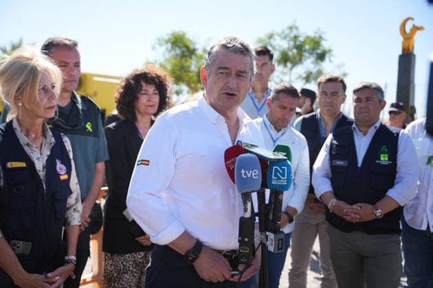 Declared the emergency phase, operational situation 1, by a fire in Villanueva de los Castillejos Huelva The acting Minister of Health, Presidency and Emergencies, Antonio Sanz, attends the media in the Advanced Command Post located in San Bartolomé de la Torre Huelva , to report on the evolution of the fire A June 9, 2026 in San Bartolomé de la Torre , Huelva Andalusia, Spain A total of 22 aerial means will be incorporated gradually this Tuesday June 9 to the work of extinguishing the fire declared at 13,15 hours this Monday in the area of Los Turbios de Villanueva de los Castillejos Huelva and has mainly affected San Bartolomé de la Torre The Minister of Health, Presidency and Emergencies, Antonio Sanz, has pointed out that this is a com  Copyright: xMariaxJosÃ xLopezx 7583115