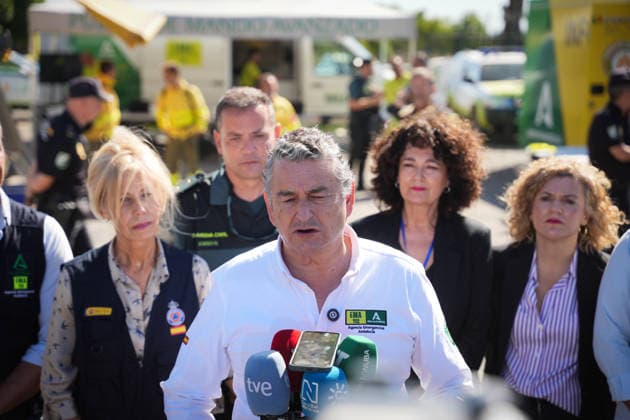 Declared the emergency phase, operational situation 1, by a fire in Villanueva de los Castillejos Huelva The acting Minister of Health, Presidency and Emergencies, Antonio Sanz, attends the media in the Advanced Command Post located in San Bartolomé de la Torre Huelva , to report on the evolution of the fire A June 9, 2026 in San Bartolomé de la Torre , Huelva Andalusia, Spain A total of 22 aerial means will be incorporated gradually this Tuesday June 9 to the work of extinguishing the fire declared at 13,15 hours this Monday in the area of Los Turbios de Villanueva de los Castillejos Huelva and has mainly affected San Bartolomé de la Torre The Minister of Health, Presidency and Emergencies, Antonio Sanz, has pointed out that this is a com  Copyright: xMariaxJosÃ xLopezx 7583117