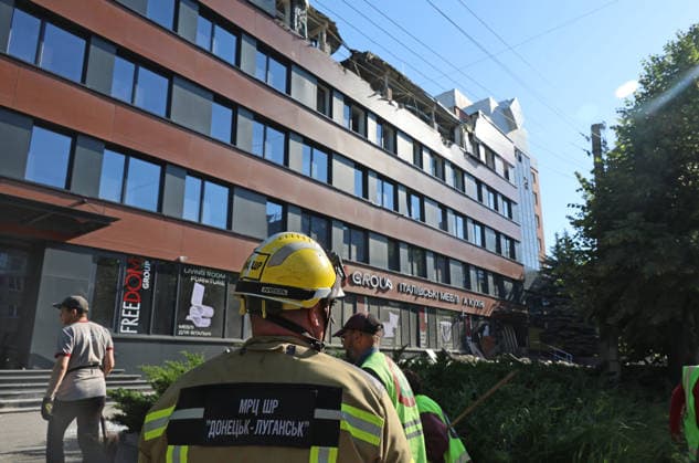 Rescuers work outside a building damaged by a Russian drone attack in one of the districts of Kharkiv, Ukraine, June 9, 2026. The Russian army carried out a massive drone strike on the city. The attacks on residential buildings and civilian infrastructure injured 15 people, including three children. (Photo by Viacheslav Madiievskyi Ukrinform) Russian army launches large-scale drone attack on Kharkiv  Copyright: xViacheslavxMadiievskyix
