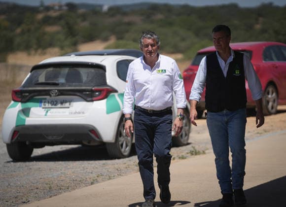 Declared the emergency phase, operational situation 1, for a fire in Villanueva de los Castillejos Huelva The acting Minister of Health, Presidency and Emergencies, Antonio Sanz i , in the Advanced Command Post installed on the occasion of the fire in Villanueva de los Castillejos Huelva On June 9, 2026 in San Bartolomé de la Torre , Huelva Andalusia, Spain A total of 22 aerial means will be gradually incorporated this Tuesday, June 9 to the work of extinguishing the fire declared at 13,15 hours this Monday in the area of Los Turbios de Villanueva de los Castillejos Huelva and has mainly affected San Bartolomé de la Torre The Minister of Health, Presidency and Emergencies, Antonio Sanz, has pointed out that this is a complicated fire that  Copyright: xMariaxJosÃ xLopezx 7584182