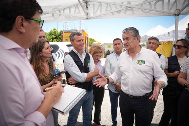 Declared the emergency phase, operational situation 1, for a fire in Villanueva de los Castillejos Huelva The acting Minister of Health, Presidency and Emergencies, Antonio Sanz 1d , in the Advanced Command Post installed on the occasion of the fire in Villanueva de los Castillejos Huelva A 9 June 2026 in San Bartolomé de la Torre , Huelva Andalusia, Spain A total of 22 air assets will be incorporated gradually this Tuesday, June 9 to the work of extinguishing the fire declared at 13,15 hours this Monday in the area of Los Turbios de Villanueva de los Castillejos Huelva and has mainly affected San Bartolomé de la Torre The Minister of Health, Presidency and Emergencies, Antonio Sanz, has pointed out that this is a complicated fire that has  Copyright: xMariaxJosÃ xLopezx 7584184