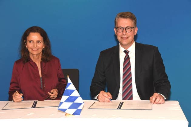 Prof. Amelie Niermeyer Director Indendin New President of the Bavarian Theater Academy August Everding Science and Art Minister Markus Blume Munich 09 06 2026 Salvatorplatz Bavarian State Ministry for Science and Art Announcement of the new presidency of the Bavarian Theater Academy August Everding Photo Munich