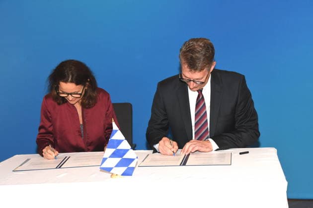 Prof. Amelie Niermeyer Director Indendin New President of the Bavarian Theater Academy August Everding Science and Art Minister Markus Blume Munich 09 06 2026 Salvatorplatz Bavarian State Ministry for Science and Art Announcement of the new presidency of the Bavarian Theater Academy August Everding Photo Munich
