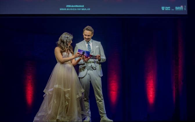 20260609 Cast- und Stueckpraesentation von Disneys Die Schoene und das Biest WIEN, OESTERREICH - 09. JUNI: Schauspielerin, Saengerin, Taenzerin und Musical Darstellerin in der Rolle von -Belle- Marlene Jubelius und Schauspieler, Saenger und Musicaldarsteller in der Rolle von -Das Biest- Dominik Hees waehrend der Cast- und Stueckpraesentation des Musical-Welterfolgs Disneys Die Schoene und das Biest im Rahmen der Vorstellung der im Herbst 2026 Premiere der neuen Produktion der Vereinigten Buehnen Wien (VBW) und der SolistInnen mit einem exklusiven musikalischen Einblick im Rainmund Theater am 09. Juni 2026 Raimund Theater in Wien, Oesterreich. 260609_SEPA_17_005 Copyright: xIsabellexOuvrardx SEPAxMedia