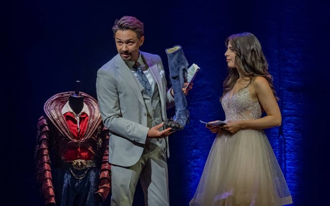 20260609 Cast- und Stueckpraesentation von Disneys Die Schoene und das Biest WIEN, OESTERREICH - 09. JUNI: Schauspielerin, Saengerin, Taenzerin und Musical Darstellerin in der Rolle von -Belle- Marlene Jubelius und Schauspieler, Saenger und Musicaldarsteller in der Rolle von -Das Biest- Dominik Hees waehrend der Cast- und Stueckpraesentation des Musical-Welterfolgs Disneys Die Schoene und das Biest im Rahmen der Vorstellung der im Herbst 2026 Premiere der neuen Produktion der Vereinigten Buehnen Wien (VBW) und der SolistInnen mit einem exklusiven musikalischen Einblick im Rainmund Theater am 09. Juni 2026 Raimund Theater in Wien, Oesterreich. 260609_SEPA_17_009 Copyright: xIsabellexOuvrardx SEPAxMedia
