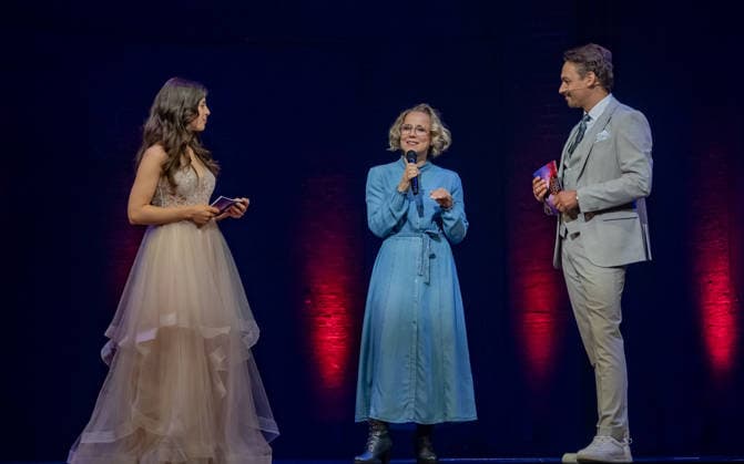 20260609 Cast- und Stueckpraesentation von Disneys Die Schoene und das Biest WIEN, OESTERREICH - 09. JUNI: Schauspielerin, Saengerin, Taenzerin und Musical Darstellerin in der Rolle von -Belle- Marlene Jubelius, Musicaldarstellerin, Schauspielerin und Synchronsprecherin in der Rolle von Madame de l Amour Jana Stelley und Schauspieler, Saenger und Musicaldarsteller in der Rolle von -Das Biest- Dominik Hees waehrend der Cast- und Stueckpraesentation des Musical-Welterfolgs Disneys Die Schoene und das Biest im Rahmen der Vorstellung der im Herbst 2026 Premiere der neuen Produktion der Vereinigten Buehnen Wien (VBW) und der SolistInnen mit einem exklusiven musikalischen Einblick im Rainmund Theater am 09. Juni 2026 Raimund Theater in Wien, Oest Copyright: xIsabellexOuvrardx SEPAxMedia