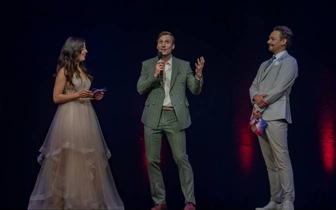 20260609 Cast- und Stueckpraesentation von Disneys Die Schoene und das Biest WIEN, OESTERREICH - 09. JUNI: Schauspielerin, Saengerin, Taenzerin und Musical Darstellerin in der Rolle von -Belle- Marlene Jubelius, Schauspieler, Saenger und Autor in der Rolle des Kerzenleuchters Lumiere Simon Stockinger und Schauspieler, Saenger und Musicaldarsteller in der Rolle von -Das Biest- Dominik Hees waehrend der Cast- und Stueckpraesentation des Musical-Welterfolgs Disneys Die Schoene und das Biest im Rahmen der Vorstellung der im Herbst 2026 Premiere der neuen Produktion der Vereinigten Buehnen Wien (VBW) und der SolistInnen mit einem exklusiven musikalischen Einblick im Rainmund Theater am 09. Juni 2026 Raimund Theater in Wien, Oesterreich. 260609_S Copyright: xIsabellexOuvrardx SEPAxMedia