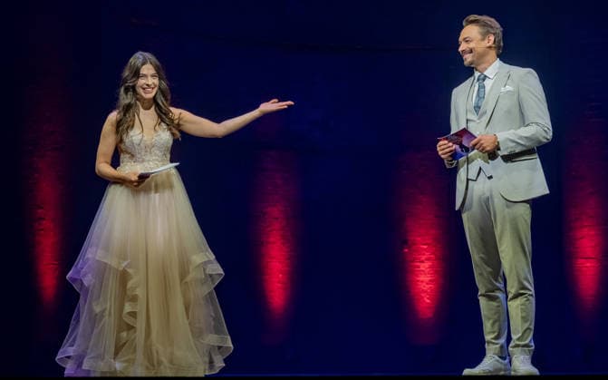 20260609 Cast- und Stueckpraesentation von Disneys Die Schoene und das Biest WIEN, OESTERREICH - 09. JUNI: Schauspielerin, Saengerin, Taenzerin und Musical Darstellerin in der Rolle von -Belle- Marlene Jubelius und Schauspieler, Saenger und Musicaldarsteller in der Rolle von -Das Biest- Dominik Hees waehrend der Cast- und Stueckpraesentation des Musical-Welterfolgs Disneys Die Schoene und das Biest im Rahmen der Vorstellung der im Herbst 2026 Premiere der neuen Produktion der Vereinigten Buehnen Wien (VBW) und der SolistInnen mit einem exklusiven musikalischen Einblick im Rainmund Theater am 09. Juni 2026 Raimund Theater in Wien, Oesterreich. 260609_SEPA_17_004 Copyright: xIsabellexOuvrardx SEPAxMedia