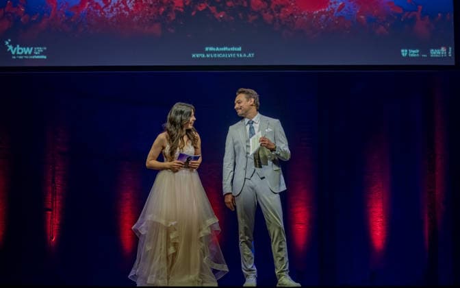 20260609 Cast- und Stueckpraesentation von Disneys Die Schoene und das Biest WIEN, OESTERREICH - 09. JUNI: Schauspielerin, Saengerin, Taenzerin und Musical Darstellerin in der Rolle von -Belle- Marlene Jubelius und Schauspieler, Saenger und Musicaldarsteller in der Rolle von -Das Biest- Dominik Hees waehrend der Cast- und Stueckpraesentation des Musical-Welterfolgs Disneys Die Schoene und das Biest im Rahmen der Vorstellung der im Herbst 2026 Premiere der neuen Produktion der Vereinigten Buehnen Wien (VBW) und der SolistInnen mit einem exklusiven musikalischen Einblick im Rainmund Theater am 09. Juni 2026 Raimund Theater in Wien, Oesterreich. 260609_SEPA_17_007 Copyright: xIsabellexOuvrardx SEPAxMedia