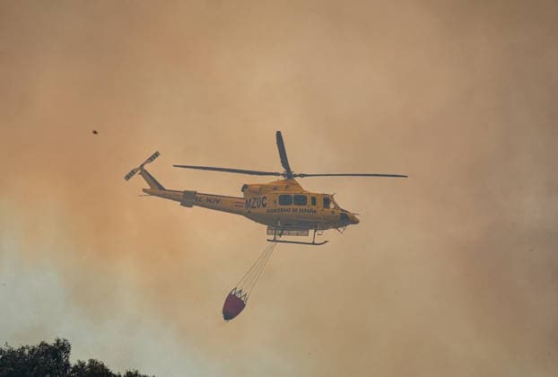 Declared the emergency phase, operational situation 1, by a fire in Villanueva de los Castillejos Huelva An Infoca helicopter working in the area of the bridge of the river Odiel, in the term of Gibraleón Huelva , within the work of extinguishing the fire that originated on Monday in a place of Villanueva de los Castillejos A June 9, 2026 in San Bartolomé de la Torre , Huelva Andalusia, Spain A total of 22 aerial means will be incorporated gradually this Tuesday, June 9 to the work of extinguishing the fire declared at 13,15 hours this Monday in the area of Los Turbios de Villanueva de los Castillejos Huelva and has mainly affected San Bartolomé de la Torre The Minister of Health, Presidency and Emergencies, Antonio Sanz, has pointed out t  Copyright: xMariaxJosÃ xLopezx 7584498