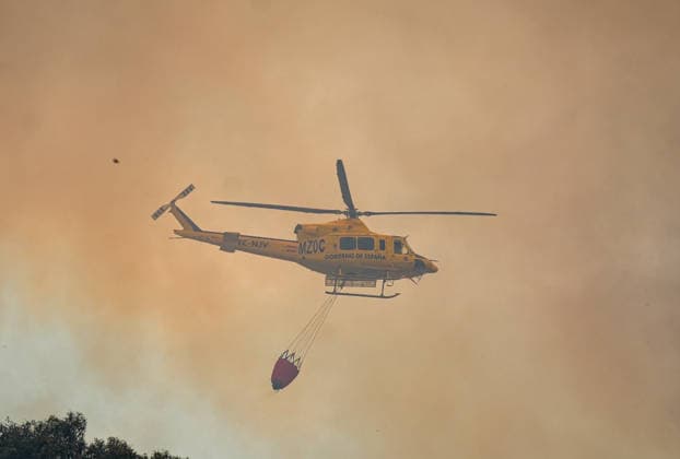 Declared the emergency phase, operational situation 1, by a fire in Villanueva de los Castillejos Huelva An Infoca helicopter working in the area of the bridge of the river Odiel, in the term of Gibraleón Huelva , within the work of extinguishing the fire that originated on Monday in a place of Villanueva de los Castillejos A June 9, 2026 in San Bartolomé de la Torre , Huelva Andalusia, Spain A total of 22 aerial means will be incorporated gradually this Tuesday, June 9 to the work of extinguishing the fire declared at 13,15 hours this Monday in the area of Los Turbios de Villanueva de los Castillejos Huelva and has mainly affected San Bartolomé de la Torre The Minister of Health, Presidency and Emergencies, Antonio Sanz, has pointed out t  Copyright: xMariaxJosÃ xLopezx 7584501