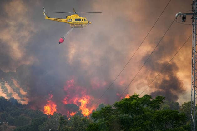 Declared the emergency phase, operational situation 1, by a fire in Villanueva de los Castillejos Huelva An Infoca helicopter working in the area of the bridge of the river Odiel, in the term of Gibraleón Huelva , within the work of extinguishing the fire that originated on Monday in a place of Villanueva de los Castillejos A June 9, 2026 in San Bartolomé de la Torre , Huelva Andalusia, Spain A total of 22 aerial means will be incorporated gradually this Tuesday, June 9 to the work of extinguishing the fire declared at 13,15 hours this Monday in the area of Los Turbios de Villanueva de los Castillejos Huelva and has mainly affected San Bartolomé de la Torre The Minister of Health, Presidency and Emergencies, Antonio Sanz, has pointed out t Copyright: xMariaxJosà xLopezx 7584502
