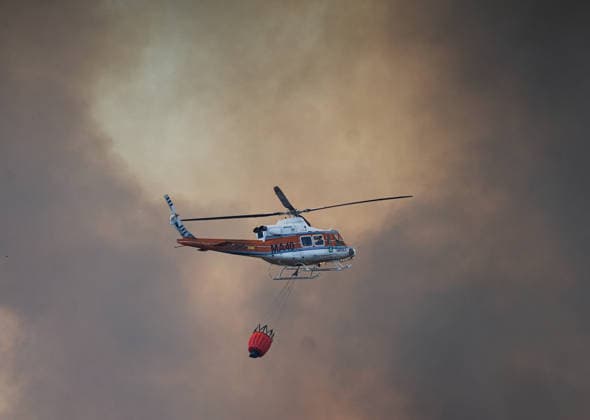 Declared the emergency phase, operational situation 1, by a fire in Villanueva de los Castillejos Huelva An Infoca helicopter working in the area of the bridge of the river Odiel, in the term of Gibraleón Huelva , within the work of extinguishing the fire that originated on Monday in a place of Villanueva de los Castillejos A June 9, 2026 in San Bartolomé de la Torre , Huelva Andalusia, Spain A total of 22 aerial means will be incorporated gradually this Tuesday, June 9 to the work of extinguishing the fire declared at 13,15 hours this Monday in the area of Los Turbios de Villanueva de los Castillejos Huelva and has mainly affected San Bartolomé de la Torre The Minister of Health, Presidency and Emergencies, Antonio Sanz, has pointed out t  Copyright: xMariaxJosÃ xLopezx 7584503