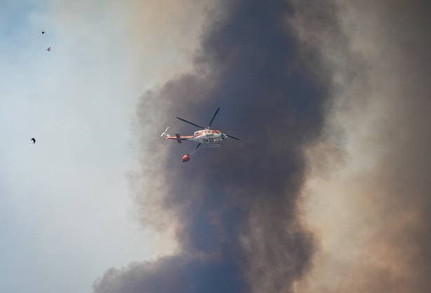 Declared the emergency phase, operational situation 1, by a fire in Villanueva de los Castillejos Huelva An Infoca helicopter working in the area of the bridge of the river Odiel, in the term of Gibraleón Huelva , within the work of extinguishing the fire that originated on Monday in a place of Villanueva de los Castillejos A June 9, 2026 in San Bartolomé de la Torre , Huelva Andalusia, Spain A total of 22 aerial means will be incorporated gradually this Tuesday, June 9 to the work of extinguishing the fire declared at 13,15 hours this Monday in the area of Los Turbios de Villanueva de los Castillejos Huelva and has mainly affected San Bartolomé de la Torre The Minister of Health, Presidency and Emergencies, Antonio Sanz, has pointed out t  Copyright: xMariaxJosÃ xLopezx 7584504