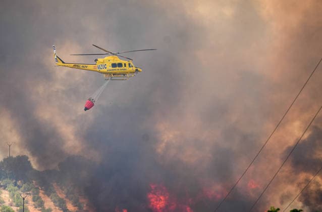 Declared the emergency phase, operational situation 1, by a fire in Villanueva de los Castillejos Huelva An Infoca helicopter working in the area of the bridge of the river Odiel, in the term of Gibraleón Huelva , within the work of extinguishing the fire that originated on Monday in a place of Villanueva de los Castillejos A June 9, 2026 in San Bartolomé de la Torre , Huelva Andalusia, Spain A total of 22 aerial means will be incorporated gradually this Tuesday, June 9 to the work of extinguishing the fire declared at 13,15 hours this Monday in the area of Los Turbios de Villanueva de los Castillejos Huelva and has mainly affected San Bartolomé de la Torre The Minister of Health, Presidency and Emergencies, Antonio Sanz, has pointed out t  Copyright: xMariaxJosÃ xLopezx 7584505