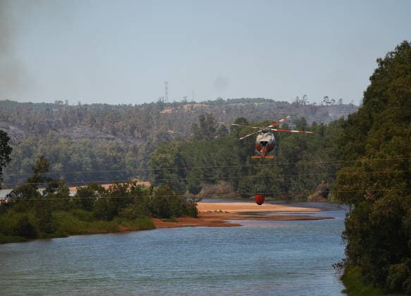 Declared the emergency phase, operational situation 1, by a fire in Villanueva de los Castillejos Huelva An Infoca helicopter working in the area of the bridge of the river Odiel, in the term of Gibraleón Huelva , within the work of extinguishing the fire that originated on Monday in a place of Villanueva de los Castillejos A June 9, 2026 in San Bartolomé de la Torre , Huelva Andalusia, Spain A total of 22 aerial means will be incorporated gradually this Tuesday, June 9 to the work of extinguishing the fire declared at 13,15 hours this Monday in the area of Los Turbios de Villanueva de los Castillejos Huelva and has mainly affected San Bartolomé de la Torre The Minister of Health, Presidency and Emergencies, Antonio Sanz, has pointed out t  Copyright: xMariaxJosÃ xLopezx 7584508