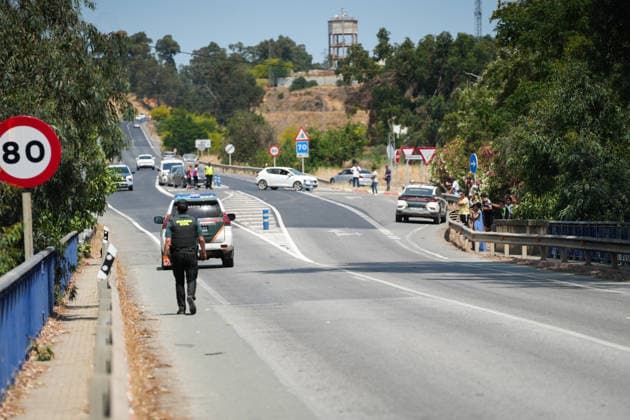 Declared the emergency phase, operational situation 1, by a fire in Villanueva de los Castillejos Huelva cut to traffic a section of the N 431, in the term of Gibraleón Huelva , in the area of the Odiel river bridge by the fire that originated this Monday in a place of Villanueva de los Castillejos A June 9, 2026 in San Bartolomé de la Torre , Huelva Andalucía, Spain A total of 22 aerial means will be incorporated gradually this Tuesday, June 9 to the work of extinguishing the fire declared at 13,15 hours this Monday in the area of Los Turbios de Villanueva de los Castillejos Huelva and has mainly affected San Bartolomé de la Torre The Minister of Health, Presidency and Emergencies, Antonio Sanz, said that this is a complicated fire that h  Copyright: xMariaxJosÃ xLopezx 7584520