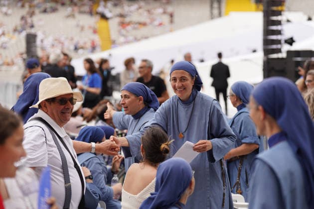 Pope Leo XIV presides over the prayer vigil at the Olympic Stadium Lluís Companys Atmosphere prior to the prayer vigil with Pope Leo XIV, at the Olympic Stadium Lluís Companys, on June 9, 2026, in Barcelona, Catalunya Espana This vigil is one of the most important events during the Pontiffs stay in Barcelona and is expected to be attended by some 60,000 people inside the stadium and thousands more faithful are expected to gather in the surrounding area 09 JUNE 2026 CATALONIA PAPE VIGILIA BCN CHURCH STADIUM PAPAL VISIT AMBIENTE Barcelona Catalunya Catalunya Catalunya Espana  Copyright: xDavidxZorrakinox 7584682