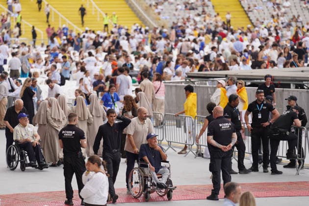 Pope Leo XIV presides over the prayer vigil at the Olympic Stadium Lluís Companys Atmosphere prior to the prayer vigil with Pope Leo XIV, at the Olympic Stadium Lluís Companys, on June 9, 2026, in Barcelona, Catalunya Espana This vigil is one of the most important events during the Pontiffs stay in Barcelona and is expected to be attended by some 60,000 people inside the stadium and thousands more faithful are expected to gather in the surrounding area 09 JUNE 2026 CATALONIA PAPE VIGILIA BCN CHURCH STADIUM PAPAL VISIT AMBIENTE Barcelona Catalunya Catalunya Catalunya Espana  Copyright: xDavidxZorrakinox 7584685