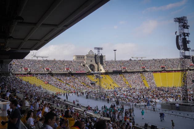Pope Leo XIV presides over the prayer vigil at the Olympic Stadium Lluís Companys Atmosphere prior to the prayer vigil with Pope Leo XIV, at the Olympic Stadium Lluís Companys, on June 9, 2026, in Barcelona, Catalunya Espana This vigil is one of the most important events during the Pontiffs stay in Barcelona and is expected to be attended by some 60,000 people inside the stadium and thousands more faithful are expected to gather in the surrounding area 09 JUNE 2026 CATALONIA PAPE VIGILIA BCN CHURCH STADIUM PAPAL VISIT AMBIENTE Barcelona Catalunya Catalunya Catalunya Espana  Copyright: xDavidxZorrakinox 7584792