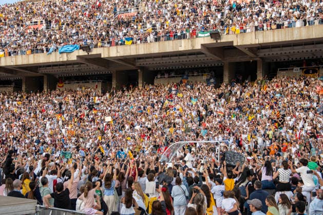 June 9, 2026, Barcelona, Barcelona, Spain: the Olympic Stadium fills to capacity for a Mass with the presence of Pope Leo XIV on the first day of his visit to Barcelona..In the pic :Pope Leo XIV Barcelona Spain - ZUMAr179 20260609_zip_r179_046 Copyright: xEricxRenomx