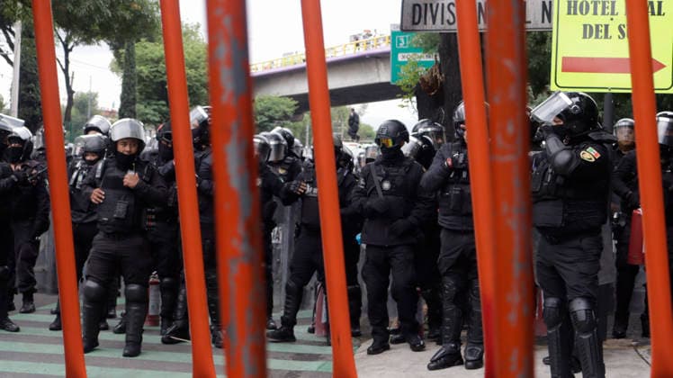 June 9, 2026, Mexico City, Mexico City, Mexico: The Grenadier Corps is waiting for CNTE teachers who are sheltering in a hotel in Tlalpan Mexico City Mexico  - ZUMAt178 20260609_zip_t178_012 Copyright: xNadiaxTecuapetlax
