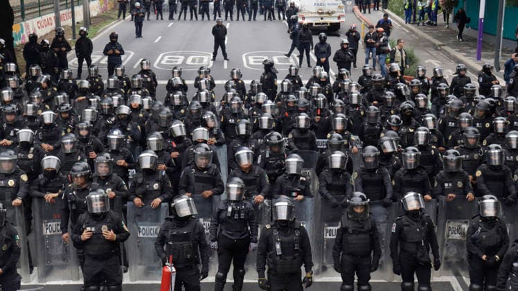 June 9, 2026, Mexico City, Mexico City, Mexico: The Grenadier Corps is waiting for CNTE teachers who are sheltering in a hotel in Tlalpan Mexico City Mexico  - ZUMAt178 20260609_zip_t178_013 Copyright: xNadiaxTecuapetlax