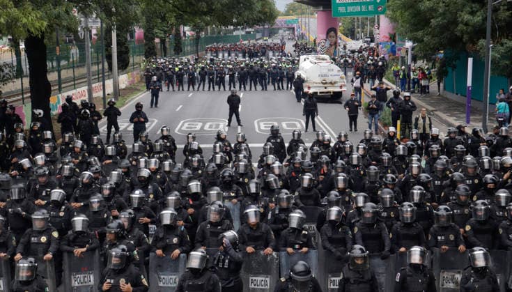June 9, 2026, Mexico City, Mexico City, Mexico: The Grenadier Corps is waiting for CNTE teachers who are sheltering in a hotel in Tlalpan Mexico City Mexico  - ZUMAt178 20260609_zip_t178_021 Copyright: xNadiaxTecuapetlax