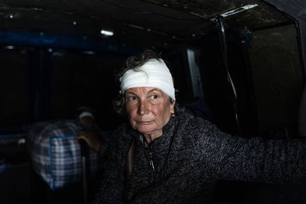News Bilder des Tages Injured civilians evacuated from hospital after Russian attacks in Druzhkivka DRUZHKIVKA, UKRAINE - JUNE 10: An injured woman is being evacuated by volunteers from a hospital in Druzhkivka, Ukraine, 10 June 2026 Diego Herrera Carcedo Anadolu Druzhkivka Ukraine. Editorial use only. Please get in touch for any other usage.  Copyright: x2026xAnadoluxDiegoxHerreraxCarcedox