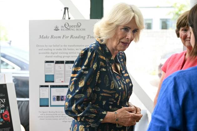 Queen Camilla visits one of St Mungo s homelessness accommodation sites in south London Britain s Queen Camilla talks with members of staff during a visit of a St. Mungo™s accommodation site in south London on June 10, 2026. St. Mungo™s is a charity which supports those experiencing homelessness, and of which the queen is a patron., Credit:JUSTIN TALLIS PA ROTA - B68 Avalon United Kingdom, London  Copyright: xJUSTINxTALLISx xPAxROTAx-xB68x xAvalonx 1109323824