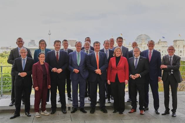 Berlin, Germany, 10 06 2026 Federal Chancellery Discussion with representatives of trade unions, business associations and coalition Participants on the roof terrace Copyright: xdtsxNachrichtenagenturx dts_122379