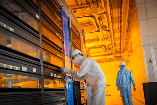 Infineon Technologies AG in Dresden Cleanroom of the new Smart Power Fab of Infineon Technologies AG in Dresden on June 10 On July 2, the Smart Power Fab is ceremonially opened The new plant is the largest single investm
