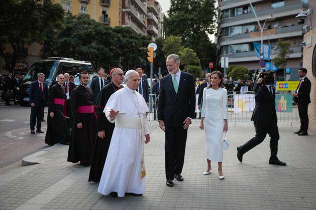 Pope Leo XIV presides the Holy Mass in the Basilica of the Sagrada Familia and inaugurates the Tower of Jesus Christ Pope Leo XIV with King Felipe VI and Queen Letizia on their arrival at the celebration of the Holy Mass presided by Pope Leo XIV, on June 10, 2026, in Barcelona, Catalonia Spain This historic solemn Eucharist in the Basilica of the Sagrada Familia, which is attended by the King and Queen of Spain, serves as the setting for the blessing and inauguration of the Tower of Jesus Christ, the central structure that makes the church the highest church in the world, serves as a framework for the blessing and inauguration of the Tower of Jesus Christ, the central structure that makes the temple the tallest church in the world, coincid  Copyright: xKikexRincon EuropaxPress Poolx 7587380