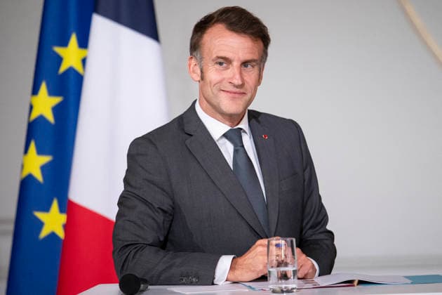 News Bilder des Tages Emmanuel Macron at a meeting with the G7 Engament Groups - Paris French President Emmanuel Macron look and gestures during a meeting with the G7 Engament Groups at the Elysee Palace, French Presidential Palace, in Paris, on June 10, 2026. Photo by Eliot Blondet ABACAPRESS.COM Paris France France  Copyright: xBlondetxEliot ABACAx