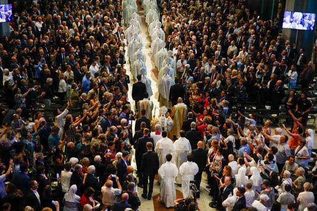 Pope Leo XIV presides the Holy Mass in the Basilica of the Sagrada Familia and inaugurates the Tower of Jesus Christ Pope Leo XIV on his arrival at the celebration of the Holy Mass presided by Pope Leo XIV, June 10, 2026, in Barcelona, Catalonia Spain This historic solemn Eucharist in the Basilica of the Sagrada Familia, which is attended by the King and Queen of Spain, serves as a framework for the blessing and inauguration of the Tower of Jesus Christ, the central structure that makes the temple the tallest church in the world, coinciding exactly with the events of the centenary of the death of the architect Antoni Gaudí 10 JUNE 2026 CATALONIA POPE PAPAL VISIT CHURCH KING KINGS SACRADA FAMILIA Kike Rincó Barcelona Catalunya Catalunya Cat  Copyright: xKikexRincon EuropaxPress Poolx 7587387