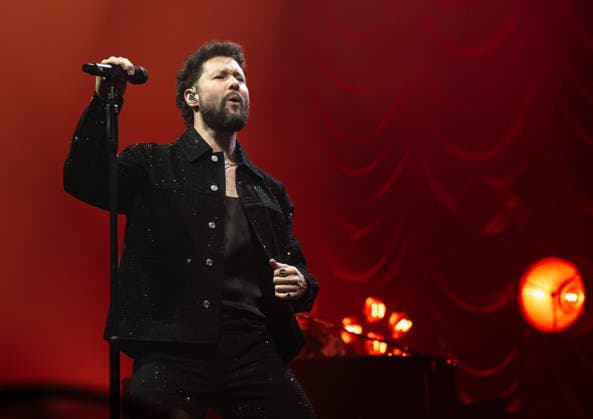 10 06 2026, xlakx, Entertainment,Calum Scott The Avenoir Tour 2026 v l British singer songwriter Calum Scott will be performing at the Max Schmeling Halle in Berlin as part of his The Avenoir Tour 2026 Daniel Lakomski