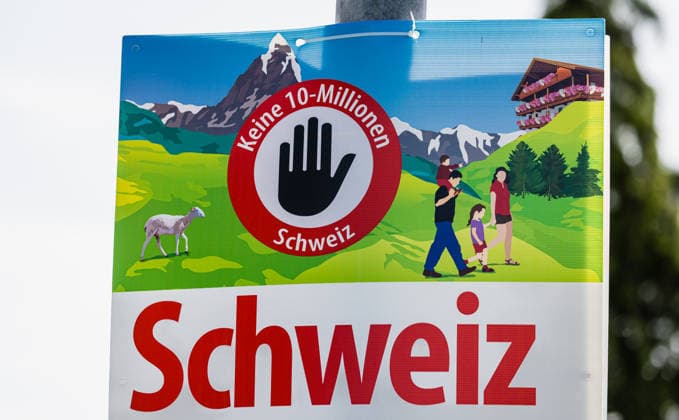 SVP voting poster for the sustainability initiative 2026 Schwaderloch, Switzerland, 30th May 2026 A campaign poster from the Swiss People s Party SVP promotes the sustainability initiative and calls for Switzerland to have 10 million inhabitants The Swiss electorate will vote on the popular initiative on June 14, 2026 Copyright: xAndreasxHaasx