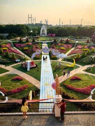 SHANGHAI, CHINA - JUNE 10: Visitors enjoy the scenery at the Miracle Garden in Pujiang Country Park on June 10, 2026 in Shanghai, China. The park has opened the area to the public free of charge.  Copyright: xVCGx 111647417357